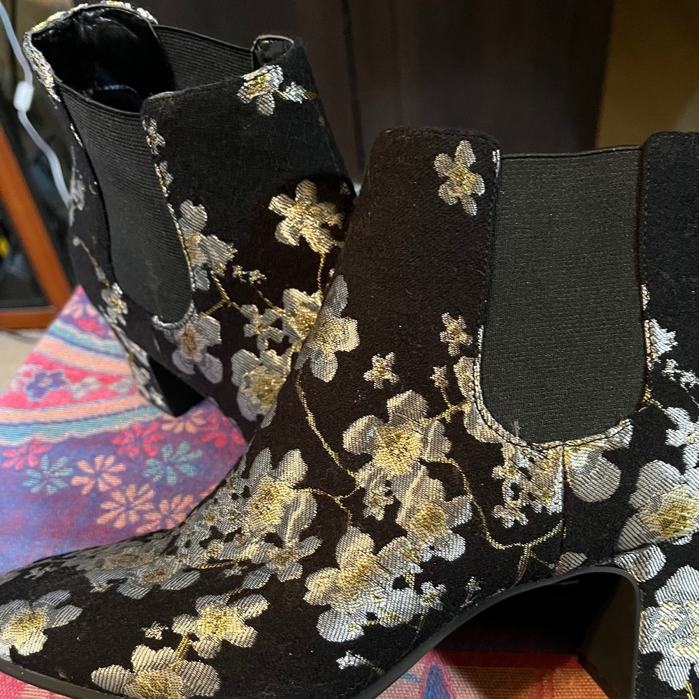 Pre-owned Women's Anne Klein Akgorgia Ankle boot 7 M